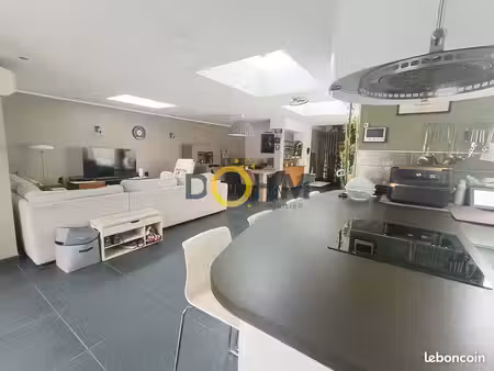 maison 6 pièces 165 m²