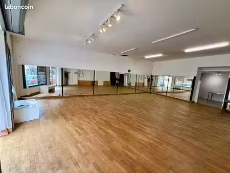 local commercial 96 m² – grande vitrine – hyères – 1 500 hc – sans droit au bail