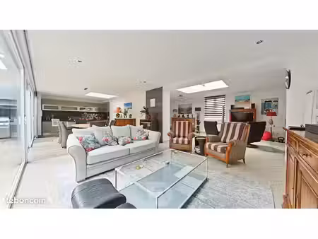 maison 4 pièces 198 m²