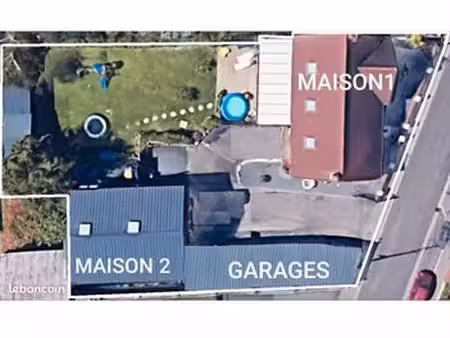 propriété avec 2 maisons individuelles