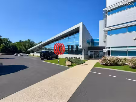 bureaux 881 m² aubiere