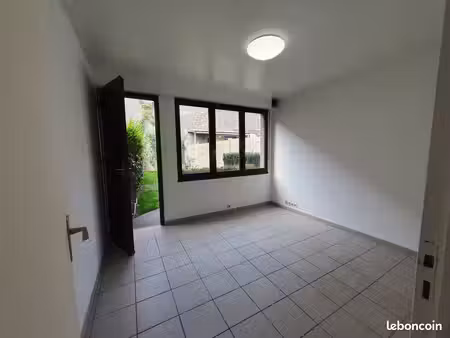 local professionnel 48 m² avec bureaux  atelier et jardin – lomme (59160)