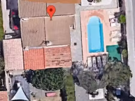 joli studio dans petite résidence avec piscine
