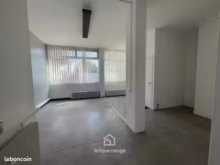 local d'activité 64 m²
