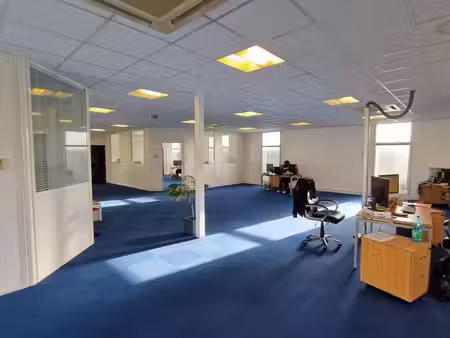 bureaux 236 m² saint-laurent-blangy