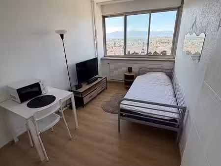 location studio meublé
