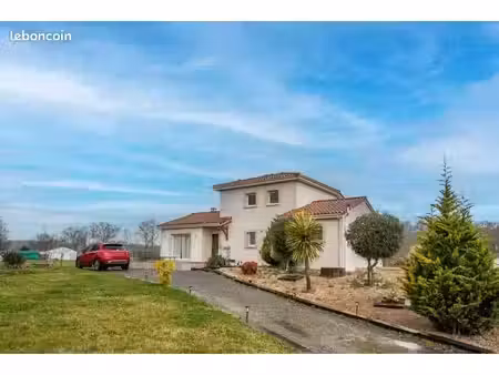 ? maison 130 m² – terrain 3 000 m² – construction 2017 – permis pour 2e habitation
