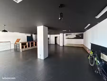 local commercial 298 m²