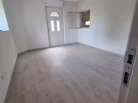 local professionnel/ entrepôt de 140m2 avec bureau