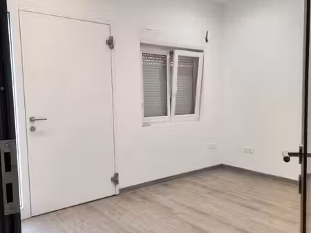 local professionnel / entrepôt de 70m2 avec bureau