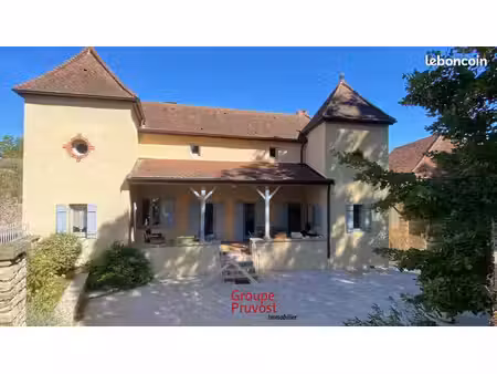 propriété 8 pièces 228 m²