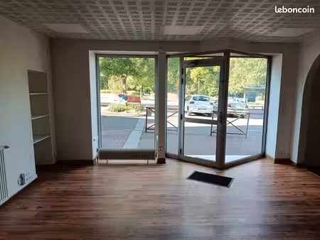 local professionnel 50 m² avec stationnement – le creusot