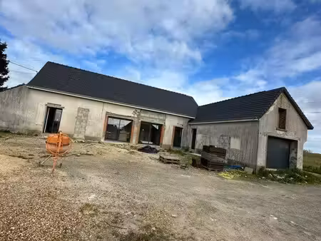 maison 150 m2 à finir - 4000 m2 terrain