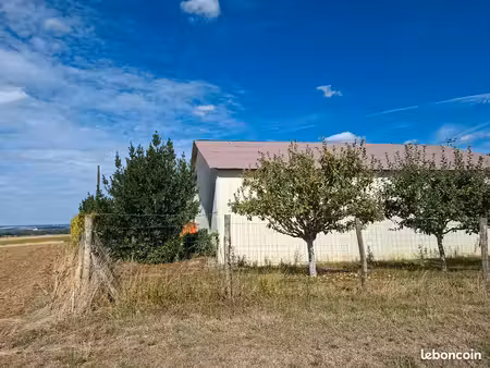 terrain avec mobilhome et hangar