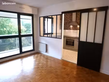 grand t2 rénové 46 m² avec loggia 8 m² – plein sud  vue forêt  garage & cave