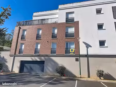 studio 1 pièce 28 m²