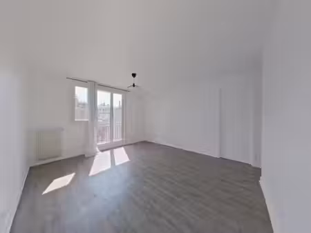 location appartement 2 pièces 41.86 m² à paris 18ème (75018)  1 343 €