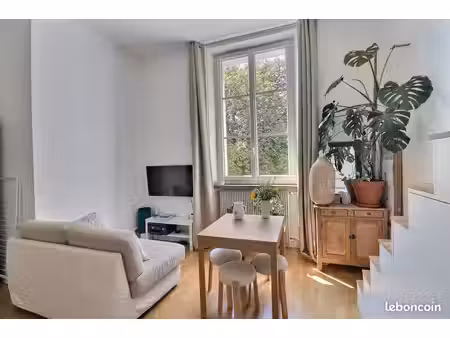 studio 1 pièce 25 m²