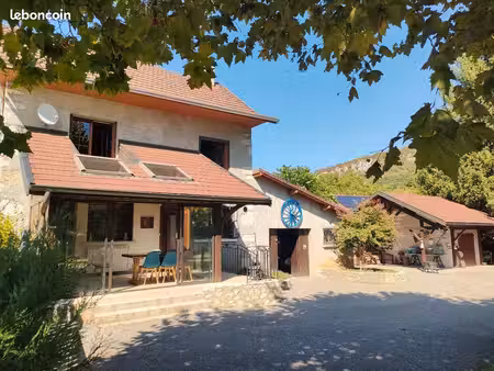 maison avec dépendances
