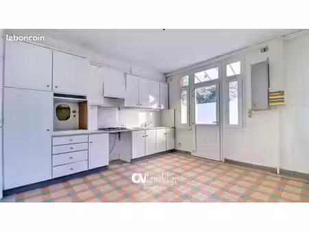maison 8 pièces 202 m²