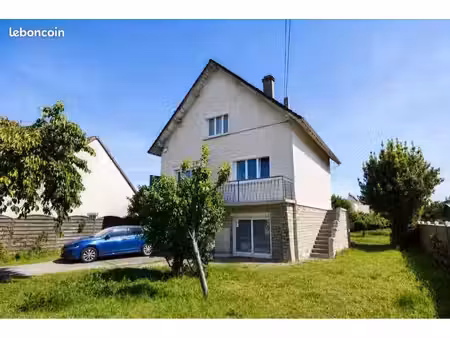 vends maison familiale de 165 m² habitables  édifiée sur un terrain de 637 m²  située au q