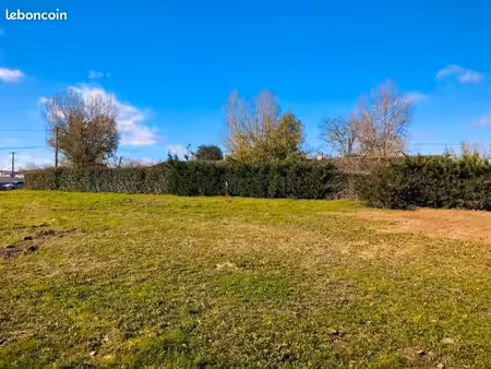 terrain 750 m² coufouleux