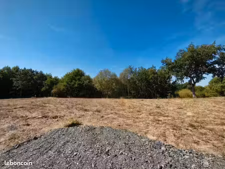 terrain 677 m² montans