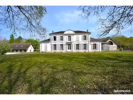 maison 9 pièces 370 m²