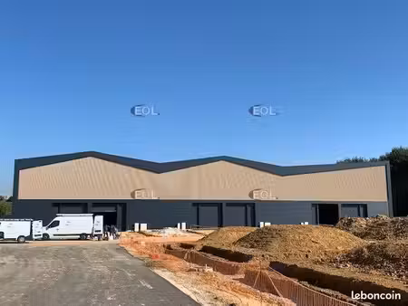 local d'activité 2 222 m²