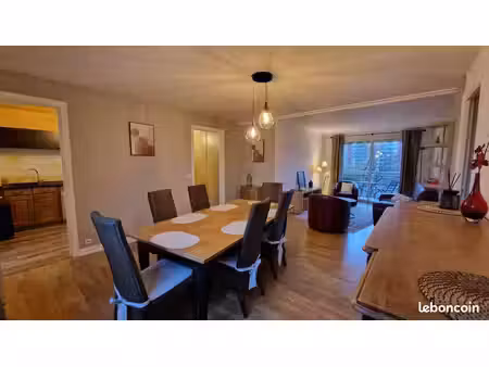 lumineux t3 traversant de 83m² avec vue et balcons  limite rouen