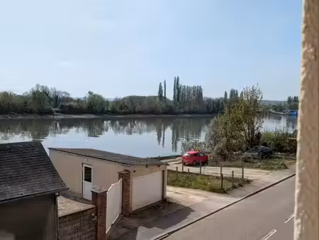 maison vue sur seine avec cour
