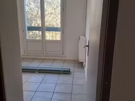 f3