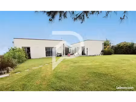 villa 5 pièces 145 m²