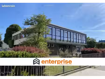 bureau 750 m²