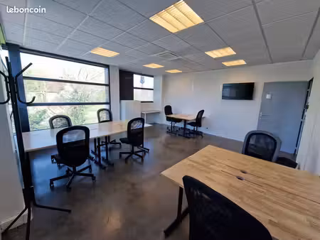 bureaux à louer 6 à 8 postes