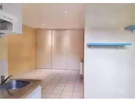studio dans une résidence calme  sécurisée  fibre