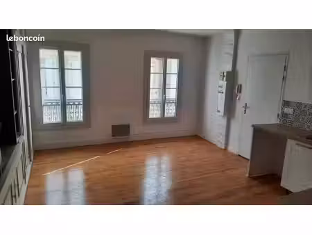 appartement t2 chambre et salle de bain séparé