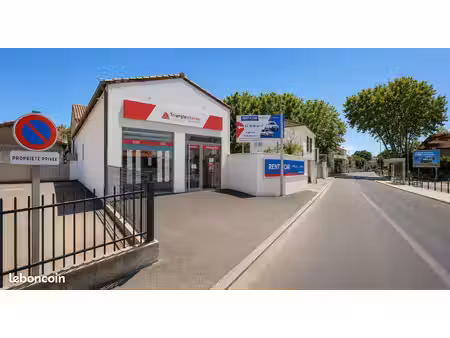 local commercial 140 m2 axe principal