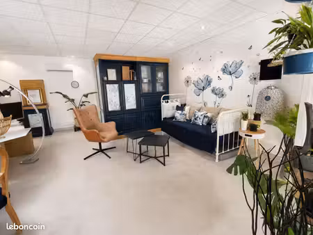 bureau atypique et lumineux de 40 m² – centre-ville de monteux