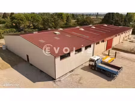 local industriel 930 m²