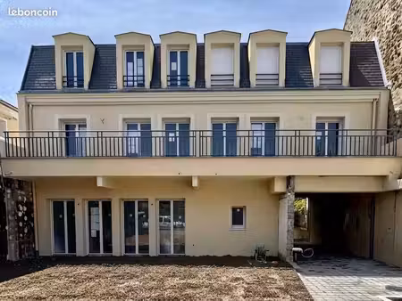 appartement de 3 pièces  70 m². terrasse de 29 m² + jardin privatif (90 m²)
