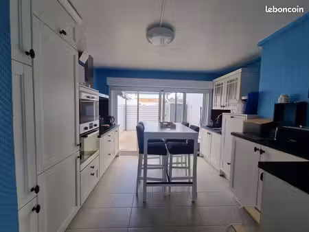 maison 3 chambres  terrasse  250m plage avec accès direct