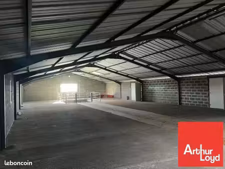 local d'activite 1260 m² sainte-gemme-la-plaine