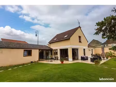 maison 6 pièces 144 m²