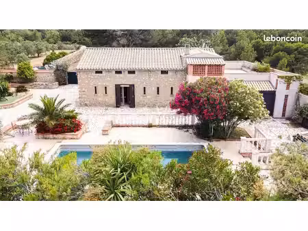 villa 4 pièces 230 m²