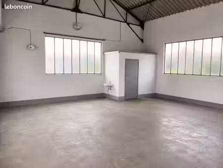 à louer – hangar 85 m² – beauvoir-sur-mer