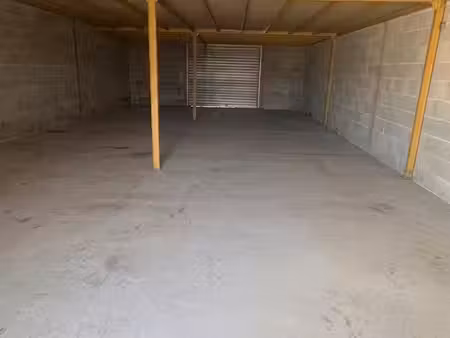 garage 100m2 + mezzanine 70m2 + 1 place de parking dans un immobilier avec que des garage 