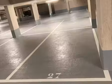 place de parking couverte et sécurisée