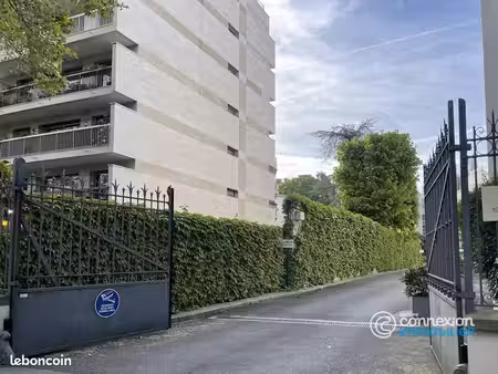 parking/box 13 m² neuilly-sur-seine