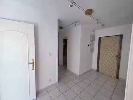 location appartement 2 pièces 60 m² à divonne-les-bains (01220)  1 300 €